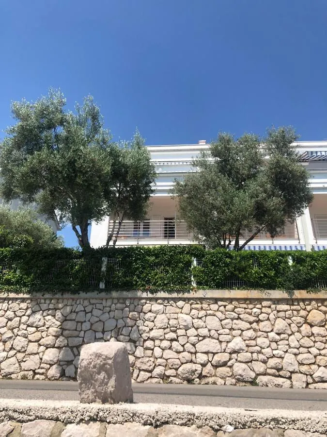 Apartment Apartmani Lea Selce Croatia